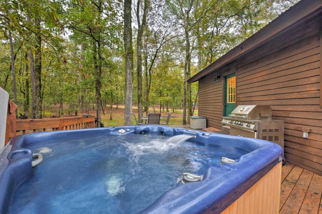 Vila Hochatown Hideaway With Hot Tub, Grill And Fire Pit! Stephens Gap Exteriér fotografie