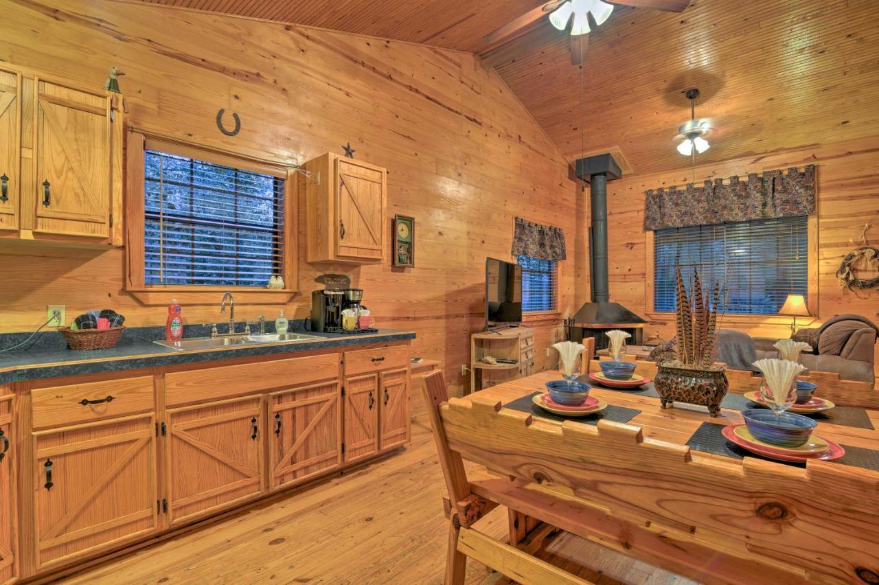 Vila Hochatown Hideaway With Hot Tub, Grill And Fire Pit! Stephens Gap Exteriér fotografie