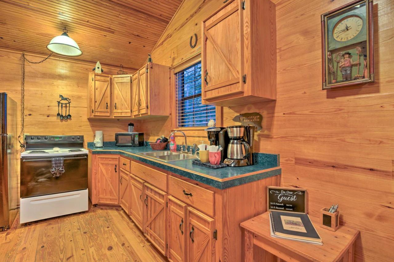 Vila Hochatown Hideaway With Hot Tub, Grill And Fire Pit! Stephens Gap Exteriér fotografie
