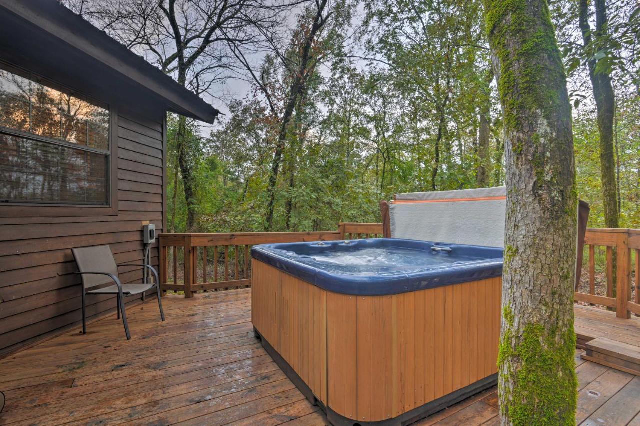 Vila Hochatown Hideaway With Hot Tub, Grill And Fire Pit! Stephens Gap Exteriér fotografie