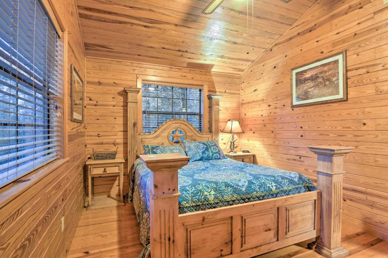Vila Hochatown Hideaway With Hot Tub, Grill And Fire Pit! Stephens Gap Exteriér fotografie